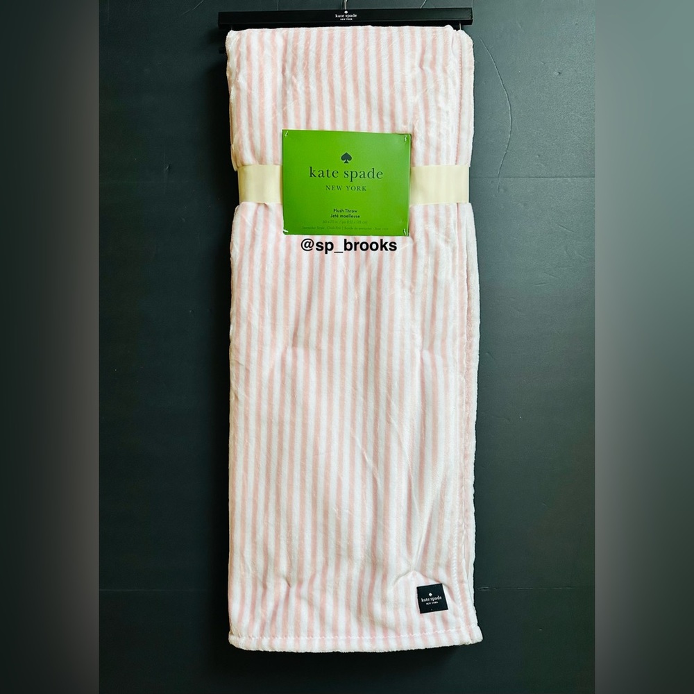 🎁Kate Spade Plush Throw - Pink and White Stripe - 60” x 70” - Polyester